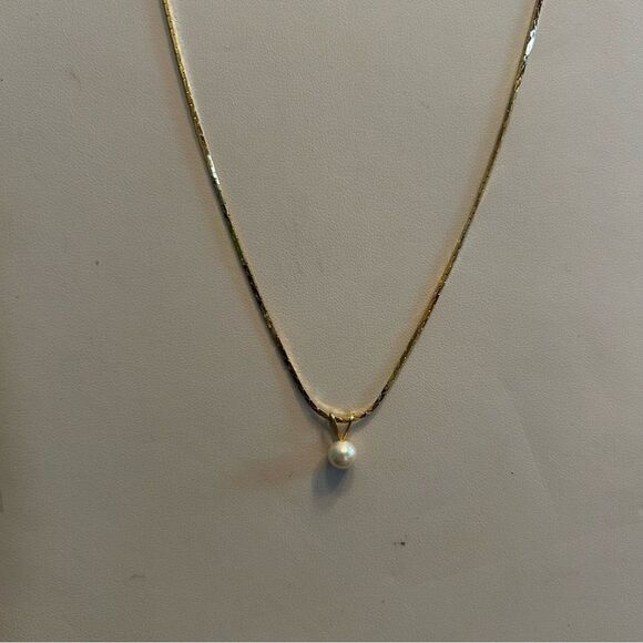 NWOT Elegant Vintage Gold and White Jewelry Set - Picture 5 of 5